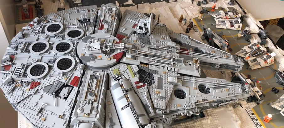 A year of work, 16 thousand Lego parts and a ready-made Star Wars Echo base