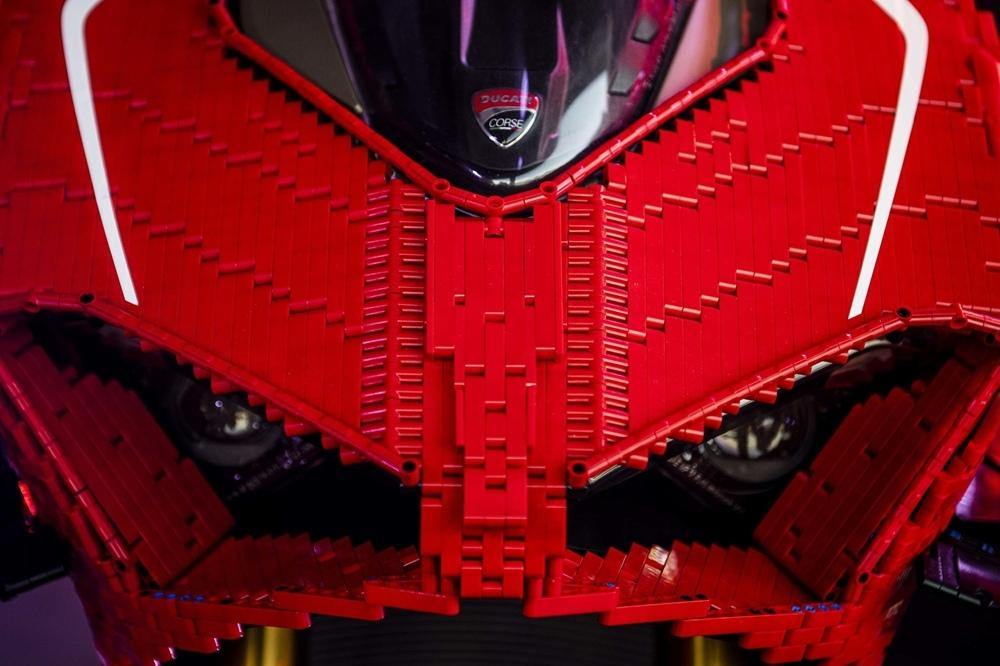 Ducati Panigale V4 R made of LEGO in real size! [MANY PHOTOS] - LAminifigs