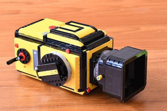 Fully functional camera Hasselblad built with 1120 LEGO® parts - LAminifigs