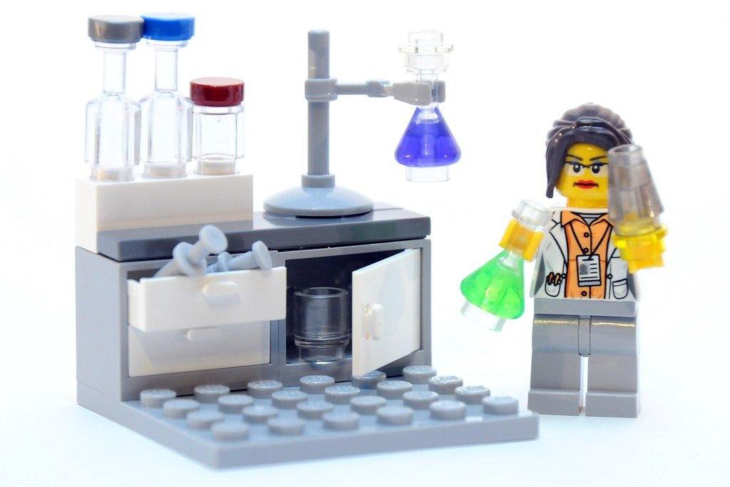 LEGO bricks were cooled close to absolute zero by British Physics - LAminifigs