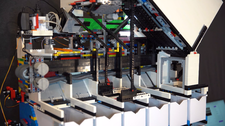LEGO fan created an artificial intelligence robot to sort LEGO parts