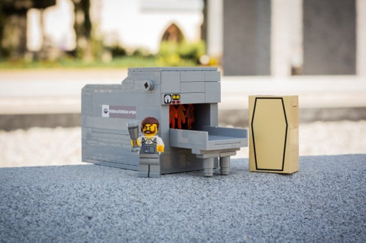 LEGO® began selling funeral’s building sets for educational purposes - LAminifigs