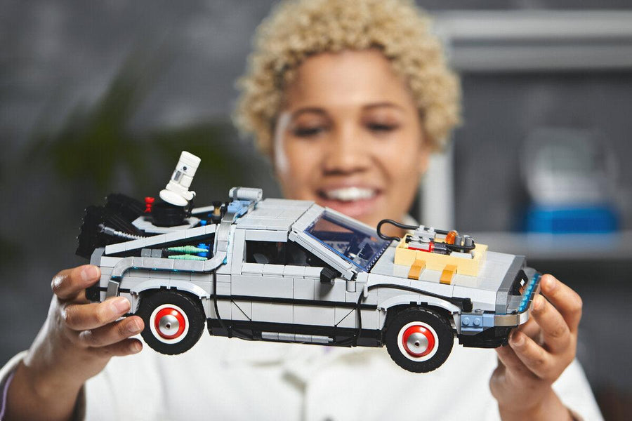 Presentation of the iconic Lego collection set "Back to the Future Time Machine"
