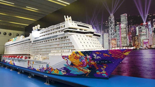 The world's largest LEGO® cruise ship, built from more than 2.5 million bricks - LAminifigs