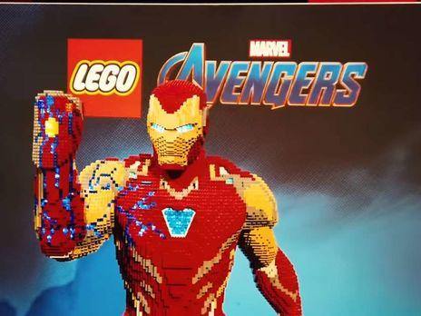 Two-meter sculpture of Tony Stark made of LEGO