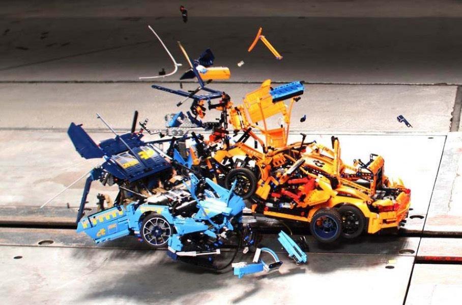 Video: LEGO Bugatti Chiron and LEGO Porsche 911 GT3 RS Crash Test - LAminifigs