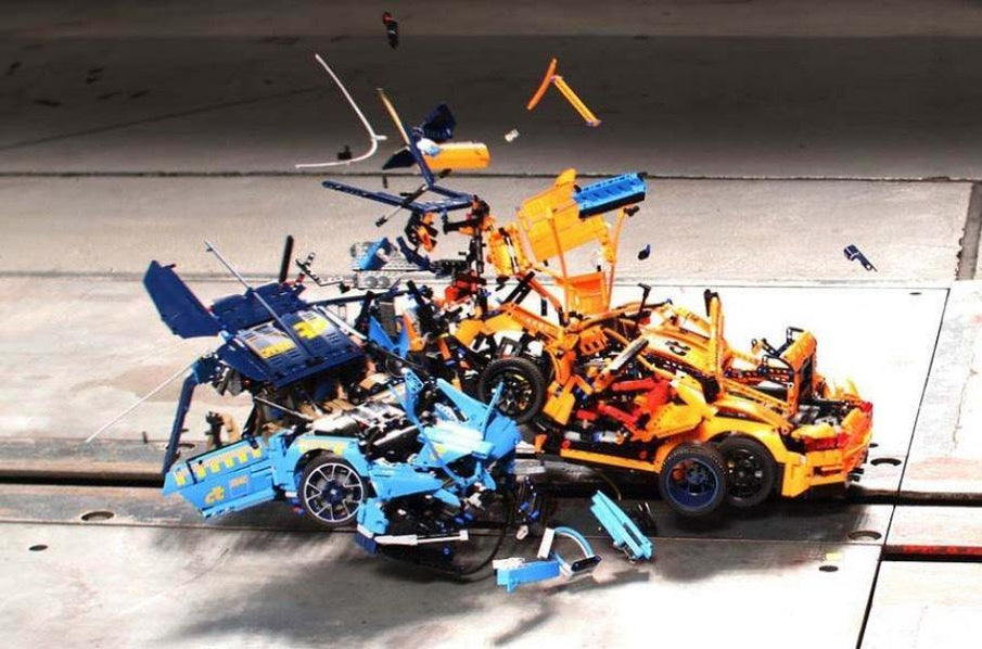 Video: LEGO Bugatti Chiron and LEGO Porsche 911 GT3 RS Crash Test