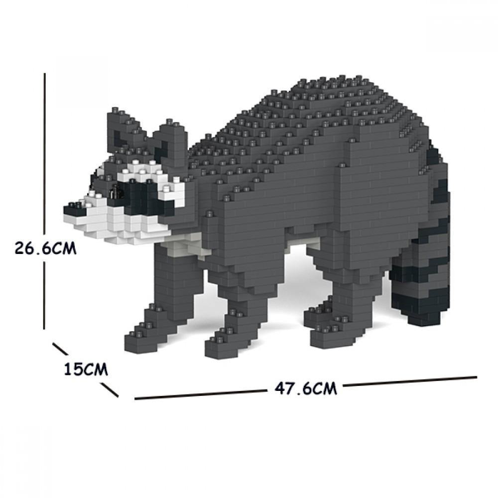 raccoon sculpture made of building blocks  on a white background - LAminifigs , lego style jekca building set